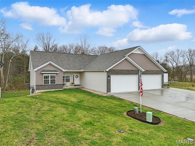 19011 Pinckney Manor Ct, Warrenton, MO 63383 - view of front facade with an attached garage, driveway, a front lawn, and a shingled roof