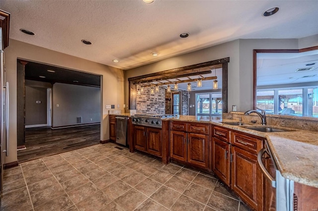 bar featuring a sink, stainless steel appliances, recessed lighting, and a textured ceiling