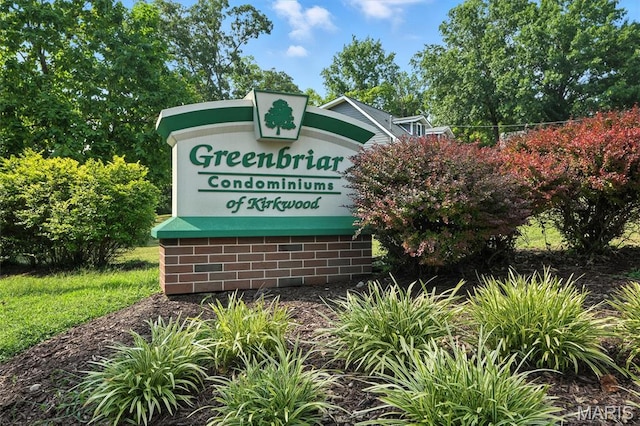 1951 Greenpoint Dr Unit 103, Kirkwood, MO 63122 - photo 2