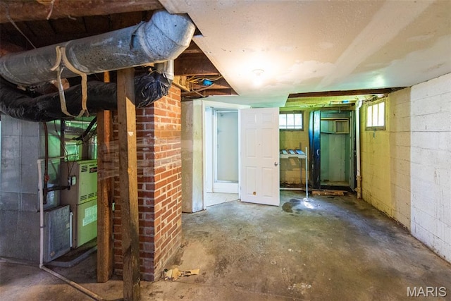 290 E Oak St, Saint Clair, MO 63077 - basement featuring heating unit