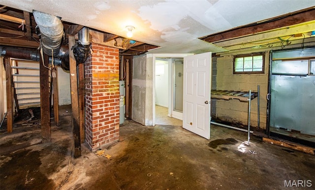 290 E Oak St, Saint Clair, MO 63077 - view of below grade area