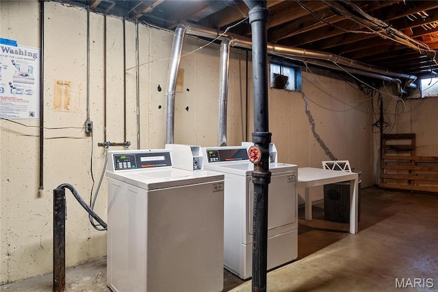 10469 Briarbend Dr Unit 4, Saint Louis, MO 63146 - clothes washing area featuring washer and clothes dryer