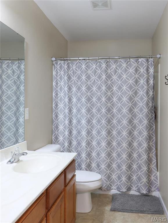 6804 Laurel Springs Ct, Fairview Heights, IL 62208 - full bath with toilet, vanity, and a shower with shower curtain
