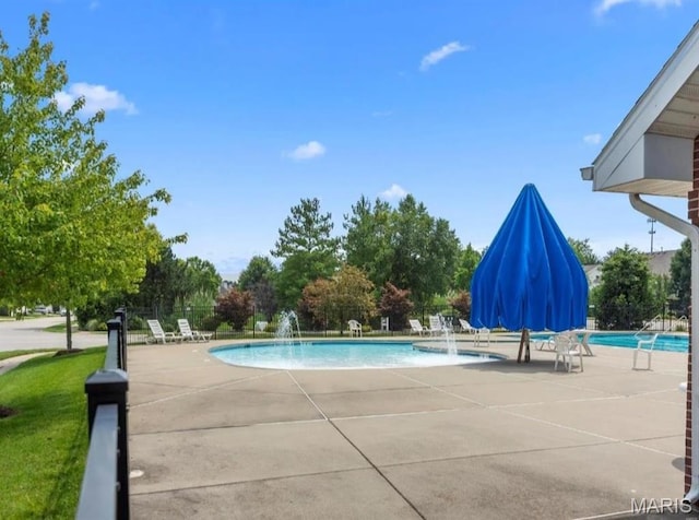 6804 Laurel Springs Ct, Fairview Heights, IL 62208 - community pool with a patio