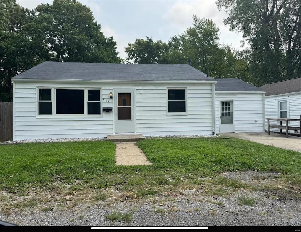 804 Dewey, Belleville, IL 62221 - ranch-style house with roof with shingles and a patio area