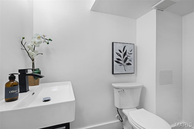1521 Collins Ave, Saint Louis, MO 63117 - half bath featuring a sink and toilet