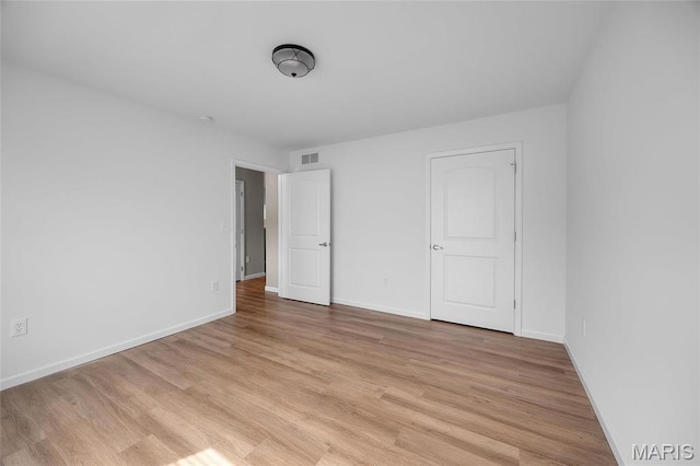 1542 Hickory Lndg, De Soto, MO 63020 - unfurnished bedroom with light wood-style floors and baseboards