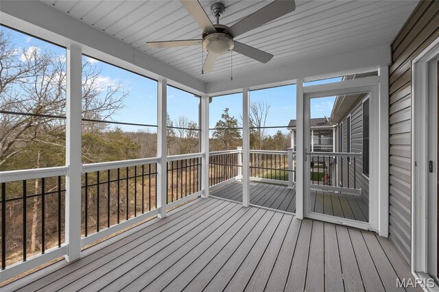 1542 Hickory Lndg, De Soto, MO 63020 - unfurnished sunroom featuring ceiling fan