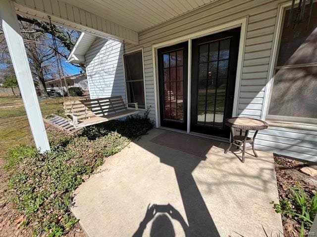 entrance to property featuring a porch