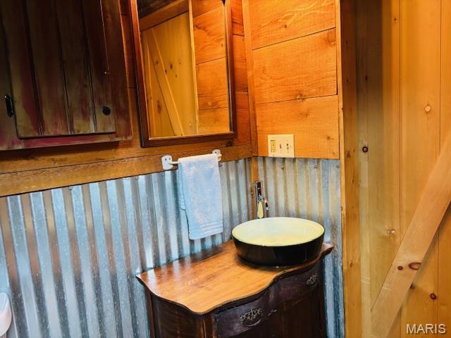 19125 County Road 1220, St James, MO 65559 - bathroom with vanity