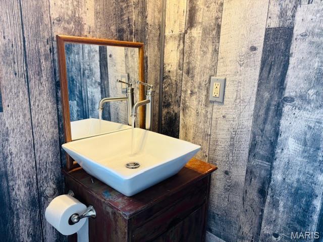 19125 County Road 1220, St James, MO 65559 - bathroom featuring a sink
