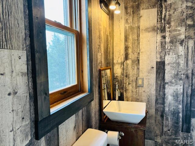 19125 County Road 1220, St James, MO 65559 - half bath with a sink