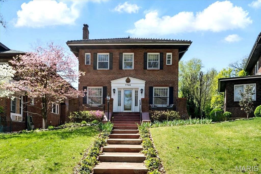 7720 Country Club Ct, Clayton, MO 63105 - photo 1