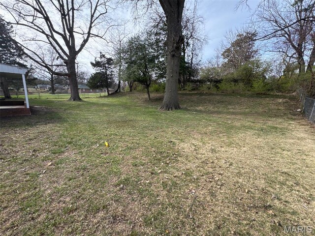 2355 Redman Rd, Saint Louis, MO 63136 - view of green lawn