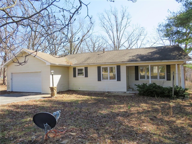 8 Indian Hills Dr, Cuba, MO 65453 - single story home with a garage and driveway