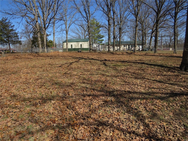 8 Indian Hills Dr, Cuba, MO 65453 - view of yard with fence
