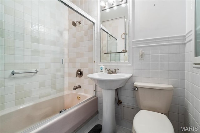 4466 W Pine Blvd Unit 15C, Saint Louis, MO 63108 - full bath featuring tile walls, washtub / shower combination, and toilet