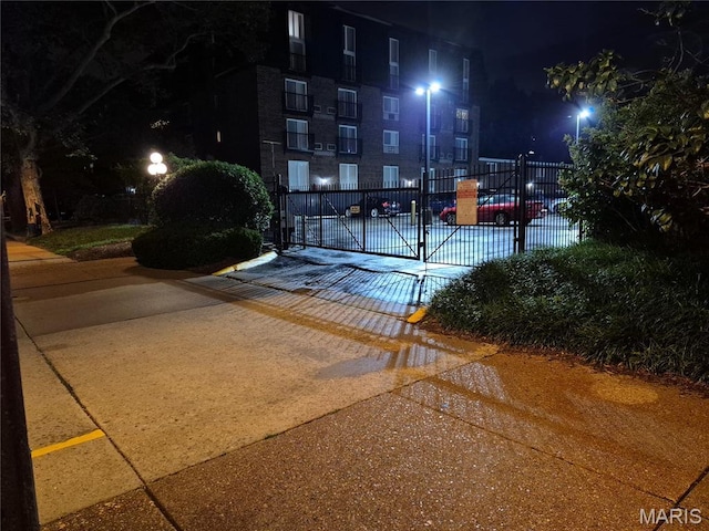 4466 W Pine Blvd Unit 15C, Saint Louis, MO 63108 - view of home's community featuring a pool