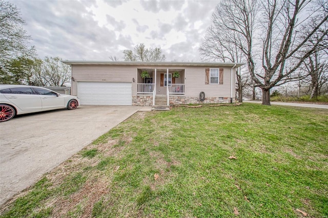 840 Herndon Rd, Lebanon, MO 65536 - ranch-style house featuring covered porch, an attached garage, a front lawn, driveway, and crawl space