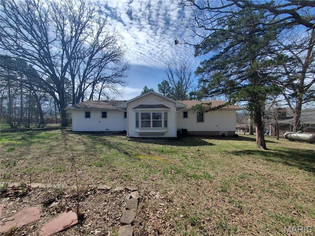 528 Dogwood Ln, Houston, MO 65483 - rear view of house with a yard