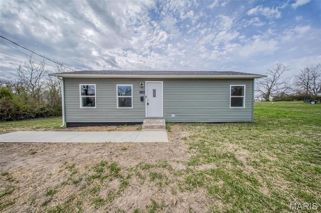 713 N Oak St, Salem, MO 65560 - rear view of property featuring a lawn