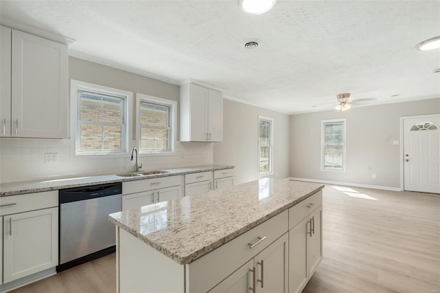 1107 Hickory St, Poplar Bluff, MO 63901 - kitchen with dishwasher, a sink, crown molding, light wood finished floors, and decorative backsplash