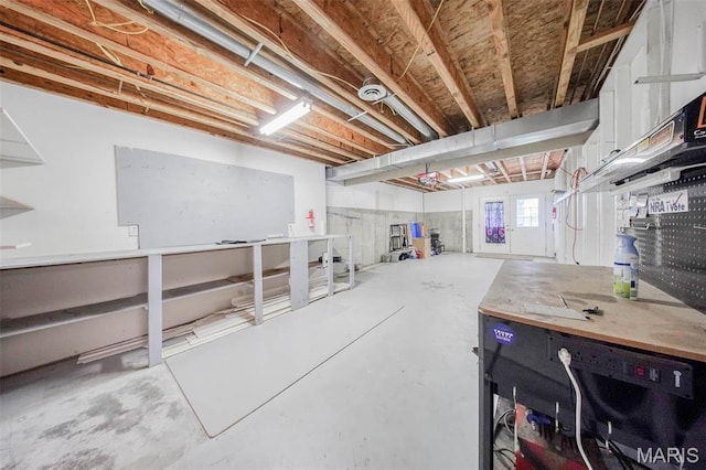 1106 Grandsir Ave, Rolla, MO 65401 - below grade area featuring a workshop area