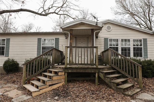 25125 Ash Dr, Grovespring, MO 65662 - back of property with a wooden deck