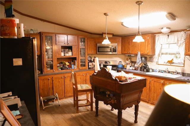 25125 Ash Dr, Grovespring, MO 65662 - kitchen with appliances with stainless steel finishes, ornamental molding, lofted ceiling, a textured ceiling, and brown cabinetry