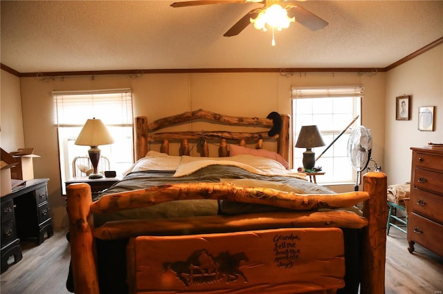 25125 Ash Dr, Grovespring, MO 65662 - bedroom featuring crown molding, wood finished floors, a textured ceiling, and ceiling fan