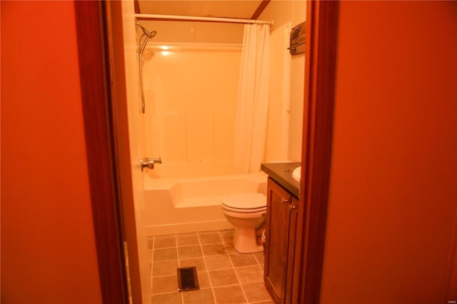 25125 Ash Dr, Grovespring, MO 65662 - full bathroom featuring toilet, shower / bath combo, and vanity