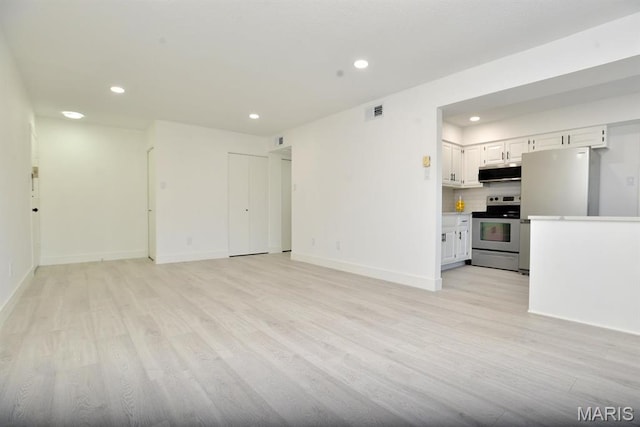 1680 Herault Pl Unit F, Saint Louis, MO 63125 - unfurnished living room featuring recessed lighting, light wood-style floors, and baseboards