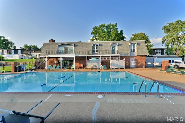 1680 Herault Pl Unit F, Saint Louis, MO 63125 - community pool featuring fence