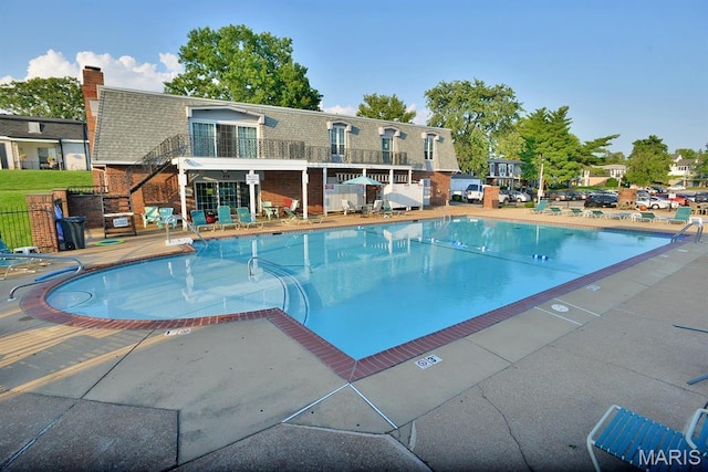 1680 Herault Pl Unit F, Saint Louis, MO 63125 - community pool featuring a patio area