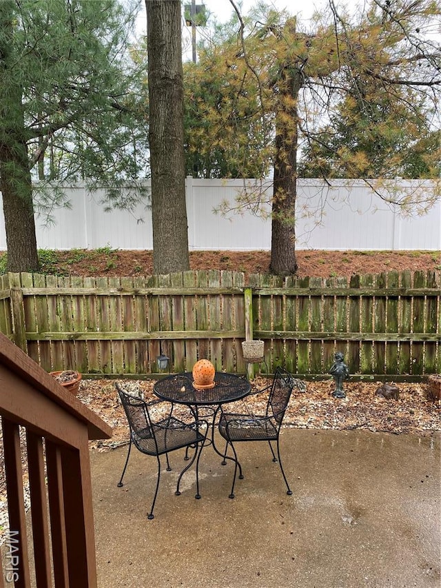2128 Friendship Ct, Florissant, MO 63031 - view of patio
