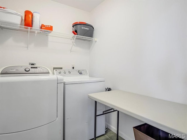 508 Southview Dr, Waterloo, IL 62298 - washroom featuring separate washer and dryer and baseboards