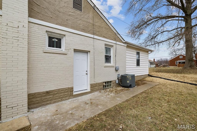 9515 Edmund Ave, Saint Louis, MO 63114 - back of property with brick siding and a yard