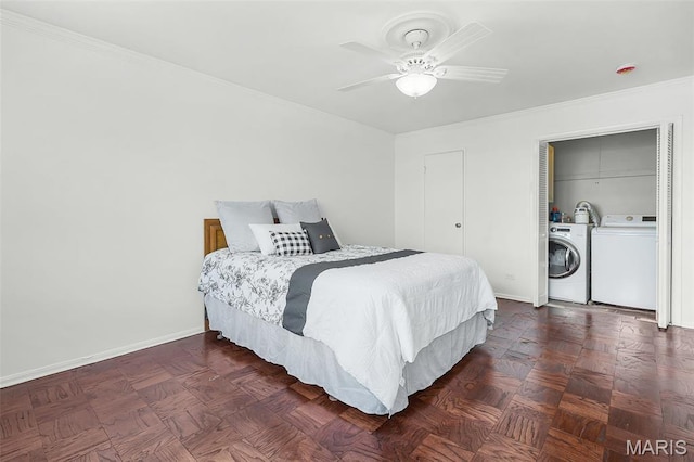 4466 W Pine Blvd Unit 23C, Saint Louis, MO 63108 - bedroom with separate washer and dryer, crown molding, baseboards, and a ceiling fan