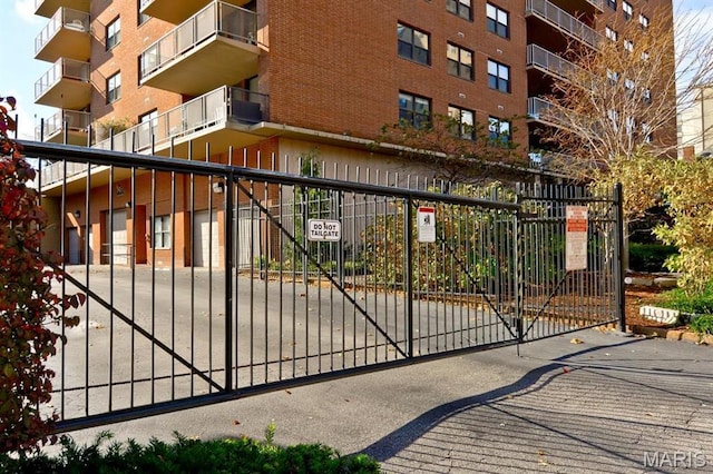 4466 W Pine Blvd Unit 23C, Saint Louis, MO 63108 - view of gate