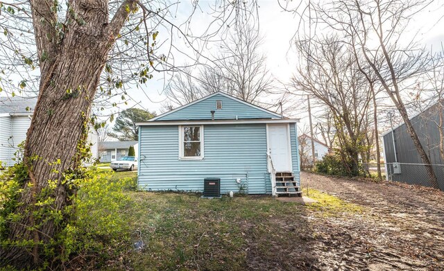 223 Warren St, Sullivan, MO 63080 - rear view of property with fence and entry steps