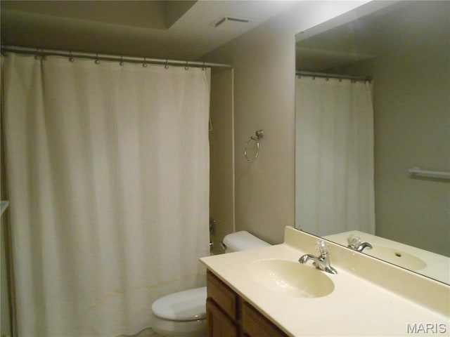 12954 Bryce Canyon Dr Unit E, Maryland Heights, MO 63043 - full bath with vanity and curtained shower