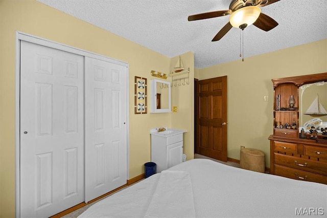 10 Mallard Dr, Carlyle, IL 62231 - bedroom with a closet, a textured ceiling, baseboards, and a ceiling fan