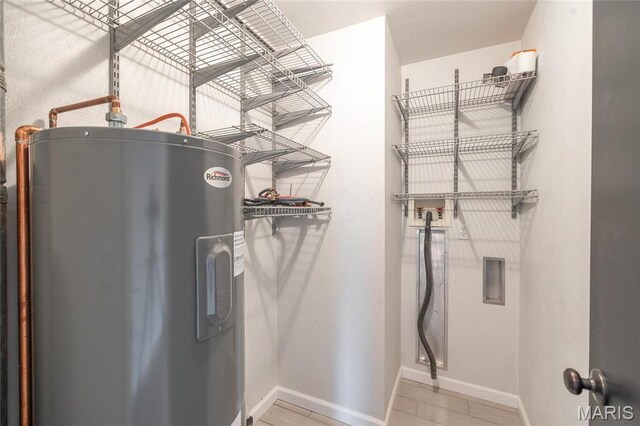 12000 State Rte E, Rolla, MO 65401 - utility room with water heater