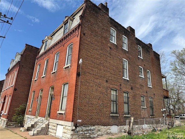 1519 Mallinckrodt St, Saint Louis, MO 63107 - view of building exterior featuring entry steps
