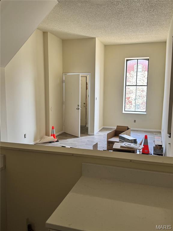 1519 Mallinckrodt St, Saint Louis, MO 63107 - bathroom with a textured ceiling