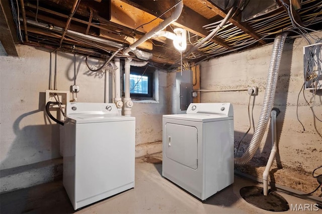4525 Oakland Ave, Saint Louis, MO 63110 - washroom featuring independent washer and dryer and electric panel