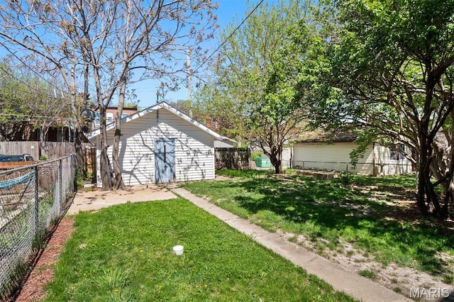 4525 Oakland Ave, Saint Louis, MO 63110 - view of yard featuring an outbuilding