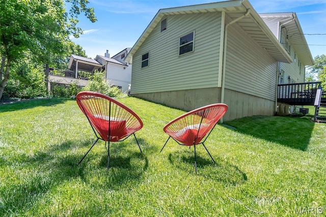 406 Meyer Ave, Saint Louis, MO 63122 - view of green lawn featuring a deck