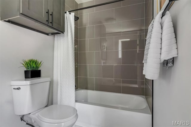 406 Meyer Ave, Saint Louis, MO 63122 - full bath with toilet and shower / tub combo with curtain