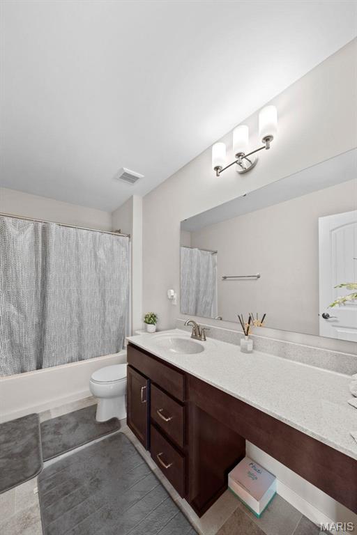 905 Sugar Pear St, Saint Charles, MO 63301 - full bath with toilet, vanity, and shower / bathtub combination with curtain
